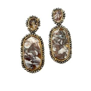 Nwot boutique goldtone/taupe beaded & resin oval drop pierced earrings gift bag